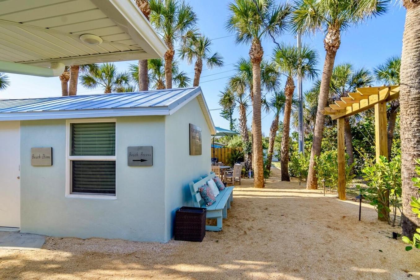 Boutique Vacation Rental Complex At Beach Коко Бийч Екстериор снимка