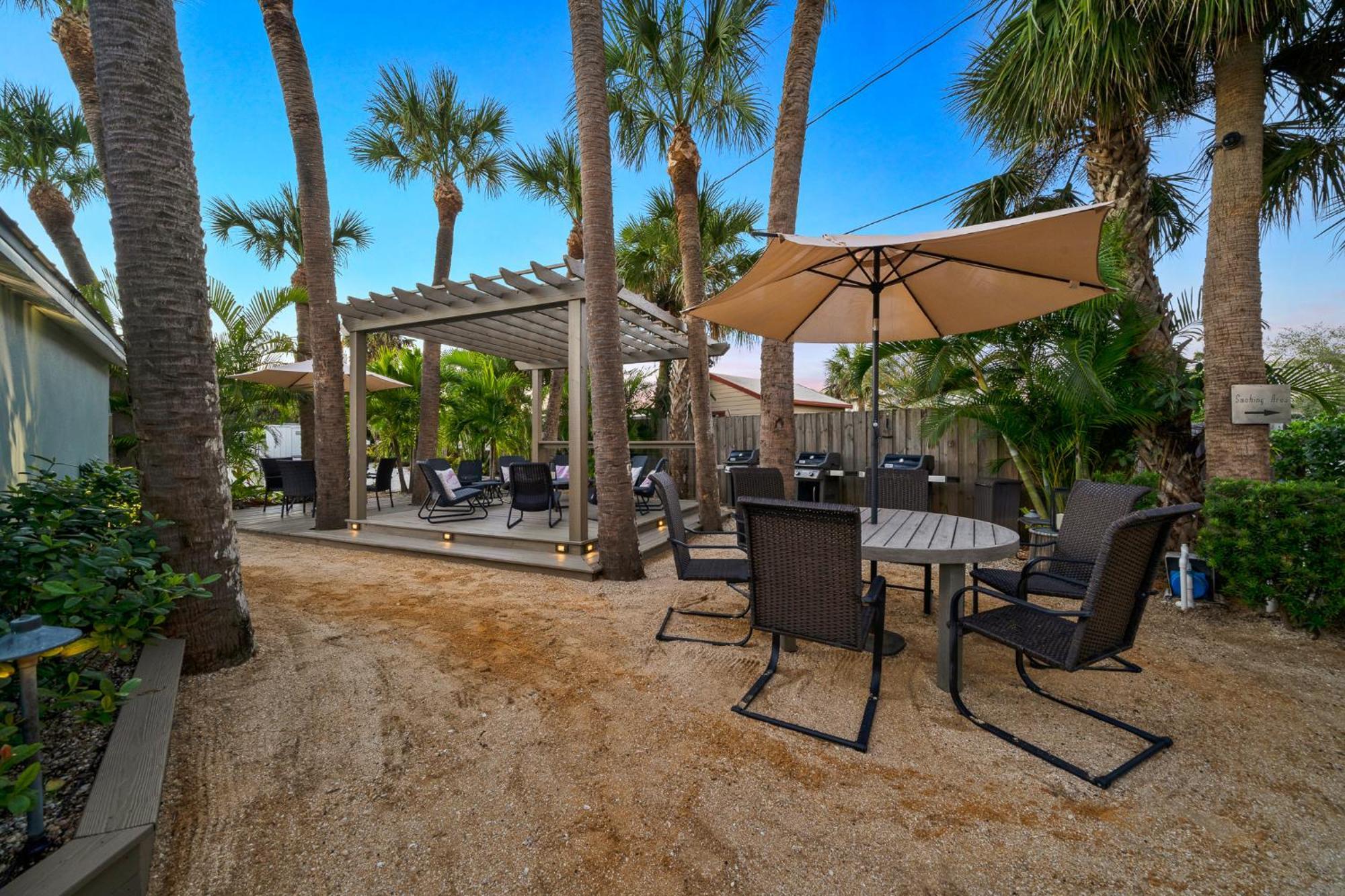 Boutique Vacation Rental Complex At Beach Коко Бийч Екстериор снимка